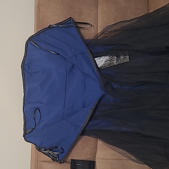 New bcbgmaxazria stripless embroidered lace gown. - Picture 14 of 14